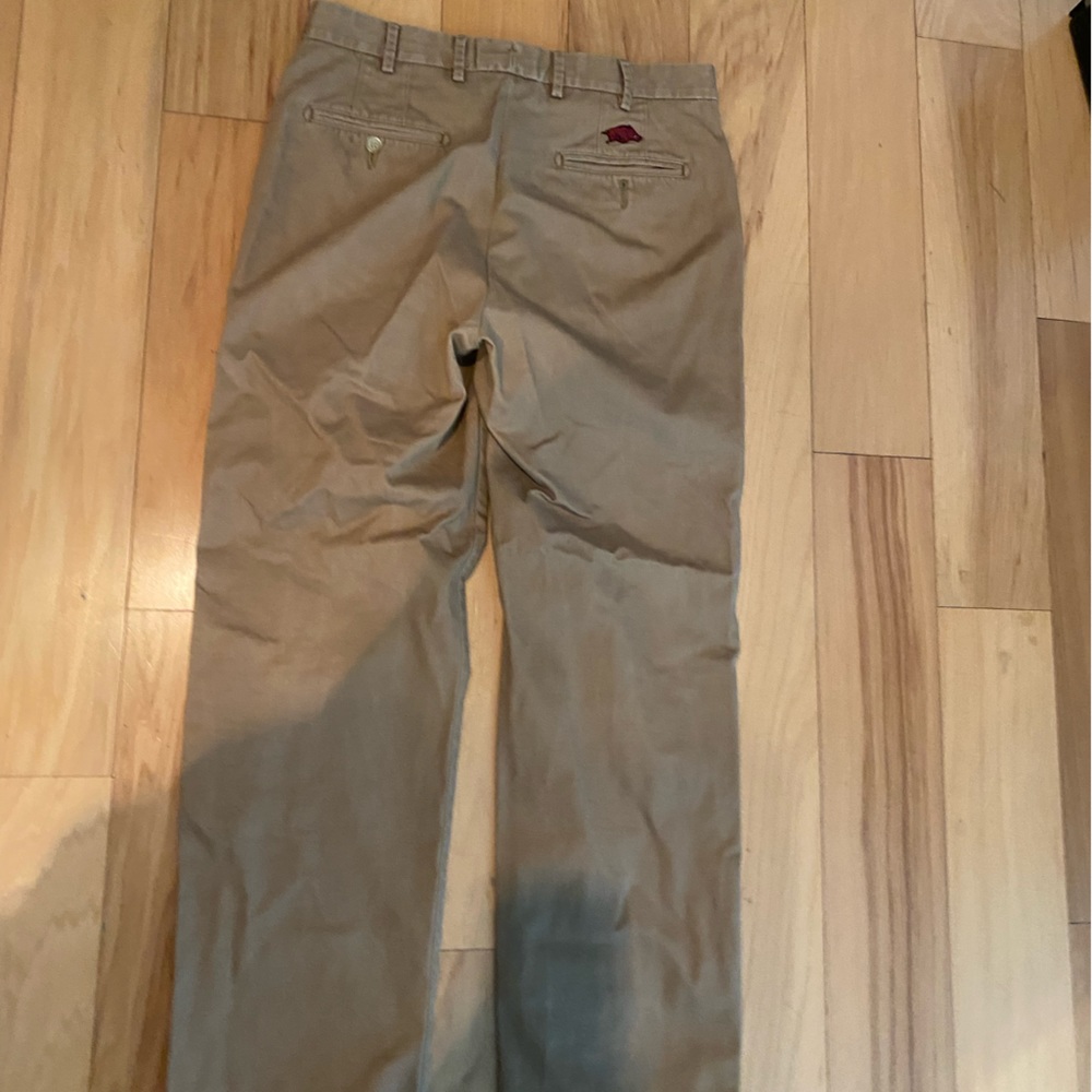 Peter Millar Arkansas khaki pants. Size 32